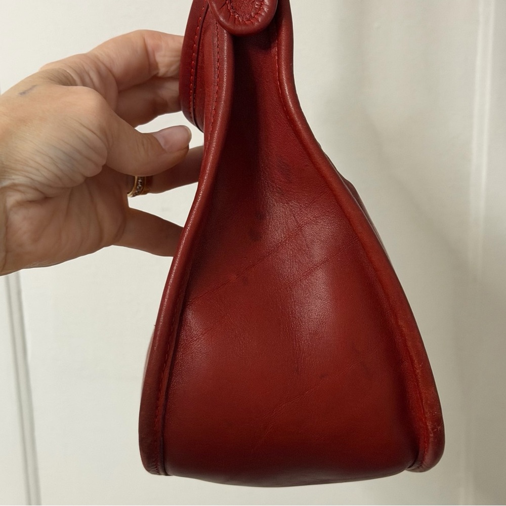 Vintage Elegant Red Leather Shoulder/Crossbody Bag - Picture 4 of 8